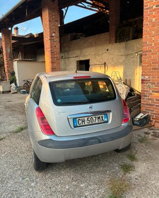 Lancia y
