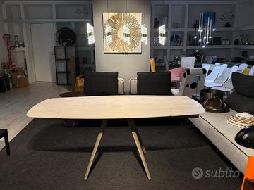 Tavolo allungabile con top in ceramica