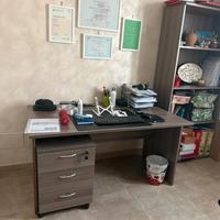 Scrivania e libreria