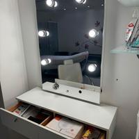 Tavolo postazione trucco