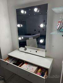 Tavolo postazione trucco