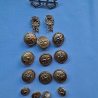 Spille e bottoni militari