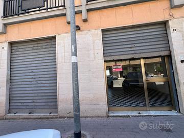 Locale in via Amico Valenti 23-25
