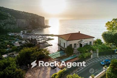 Palazzo / Stabile di 1000 m² con più di 5 locali a