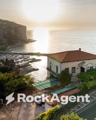 Palazzo / Stabile di 1000 m² con più di 5 locali a
