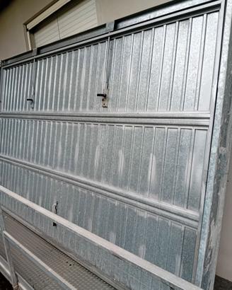 Serranda basculante.