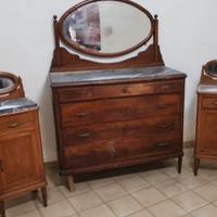 Como' e comodini antichi