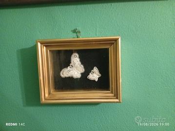 Quadretto artigianale in pizzo con farfalle