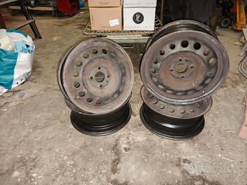 4 cerchi in acciaio 15 pollici Toyota