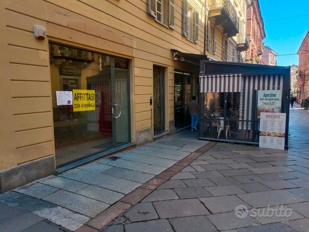 Corso Alfieri zona pedonale: ottimo negozio