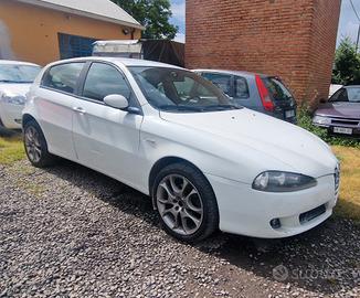 Alfa Romeo 147 1.9 JTD (120) 5 porte Distinctive