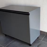 Armadio in legno verniciato 