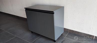 Armadio in legno verniciato 