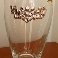 vaso di cristallo e placca d'argento 