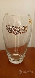 vaso di cristallo e placca d'argento 