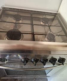 Cucina a gas  4 fuochi e  forno