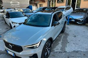 Volvo XC40 B3 automatico Plus Dark