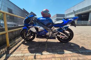 Yamaha R1 