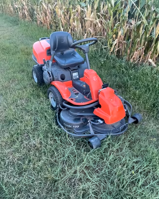 Trattorino tagliaerba HUSQVARNA