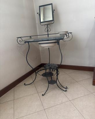 Toilette artigianale in marmo e ferro battuto,