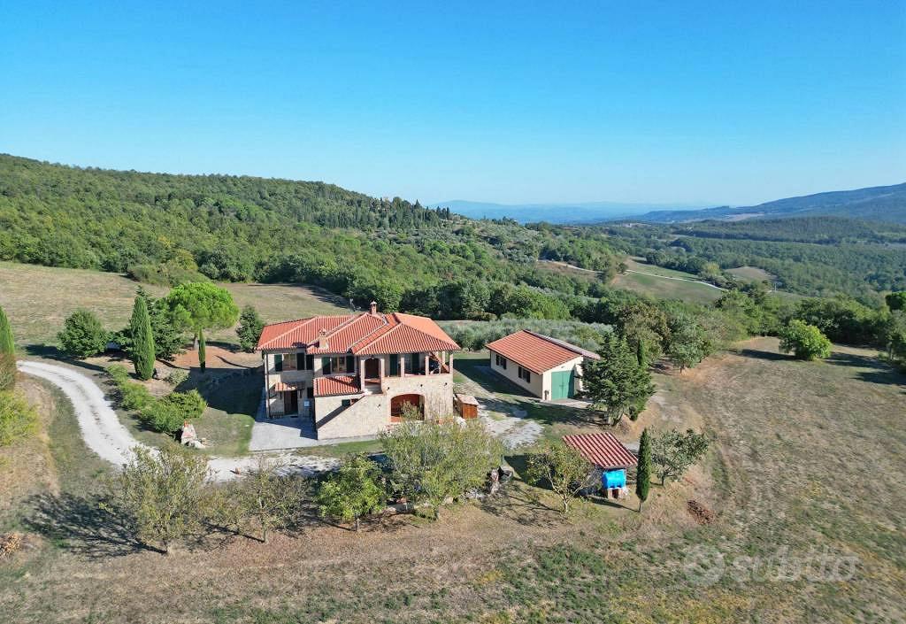Rustico / Casale di 345 m² con più di 5 locali a M - Vista 2