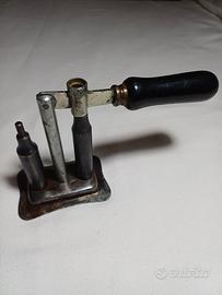 ATTREZZO VINTAGE PER TOGLIERE/METTERE CAPSULE