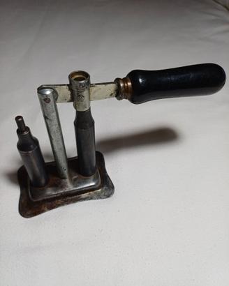 ATTREZZO VINTAGE PER TOGLIERE/METTERE CAPSULE