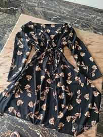 Vestito estivo con stampe floreali 
