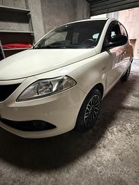 Lancia Ypsilon 1.0 Hybrid EcoChic Gold