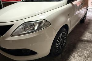 Lancia Ypsilon 1.0 Hybrid EcoChic Gold