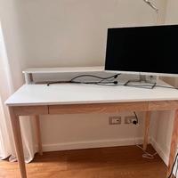 Scrivania in legno bianca