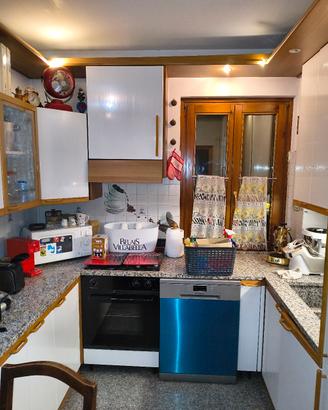 Cucina completa con top in granito