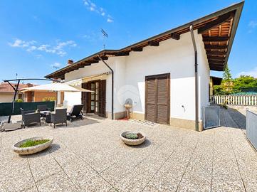 VILLA A SCHIERA D'ANGOLO A TORRAZZA PIEMONTE