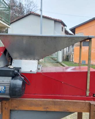 Diraspatrice sgranatrice elettrica per uva