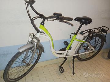 Bicicletta elettrica da 26 " pronta all'uso