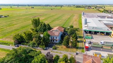 CASA SEMINDIPENDENTE A CASTELNOVO DI SOTTO