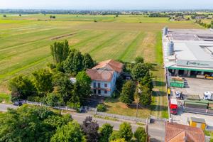 CASA SEMINDIPENDENTE A CASTELNOVO DI SOTTO