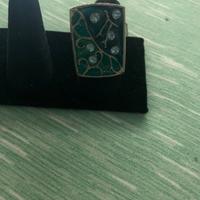 Anello verde foglia con decori