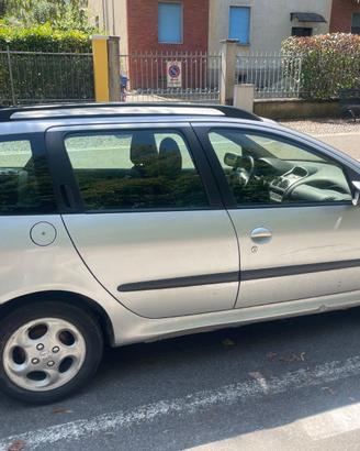 Peugeot 206 anno 2003 1.4 benzina