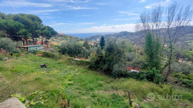 Terreno vista mare,con vasca dell acqua