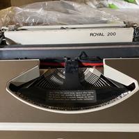 Macchina da scrivere Royal 200