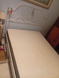 Letto 140 x 200 bianco in metallo