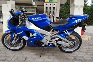 Yamaha R1 99 ASI ESENTE BOLLO!!!