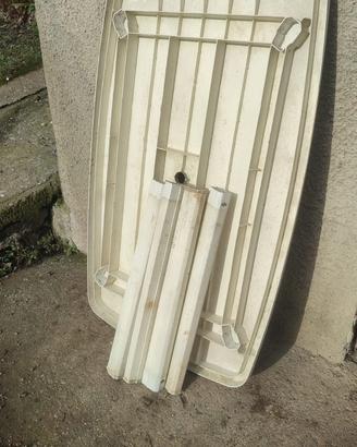 Tavolo da esterno in plastica