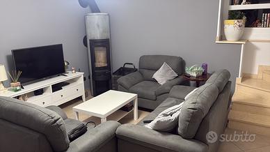 Due poltrone e un divano due posti