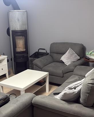 Due poltrone e un divano due posti