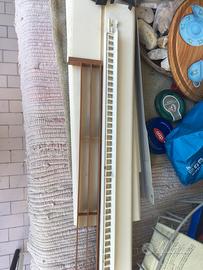 Zoccolo frigorifero con ganci