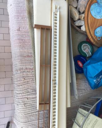 Zoccolo frigorifero con ganci