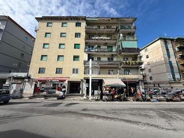 3 LOCALI A NAPOLI