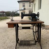 Macchina da cucire a pedale Singer originale
